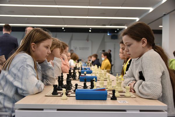 «Сильные фигуры» в детских руках: в Екатеринбурге стартовал Кубок губернатора по шахматам. Фото