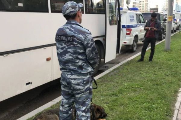 В Академическом сотрудники полиции и спецназа задержали мигрантов. Подробности