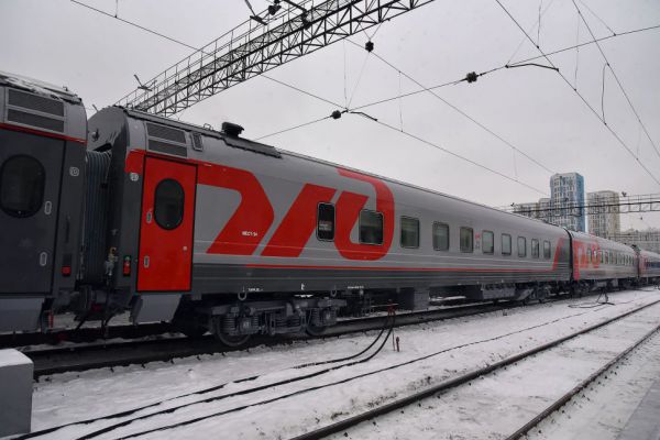 В Екатеринбурге ночью экстренно остановили поезд, ехавший из Москвы в Читу