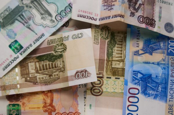 Среднюю зарплату больше стали предлагать к концу года свердловские работодатели