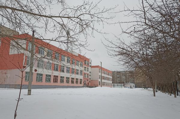 Учеников екатеринбургской школы №178 эвакуировали из-за потопа