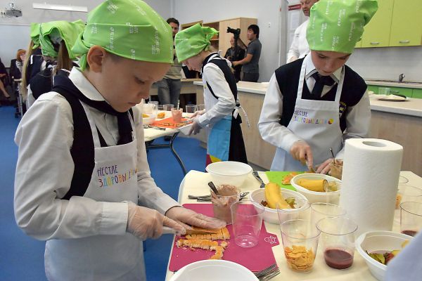 В Екатеринбурге средняя стоимость питания младших школьников составит 213 рублей в день