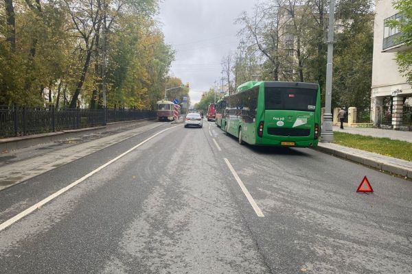 В Екатеринбурге столкнулись два пассажирских автобуса 