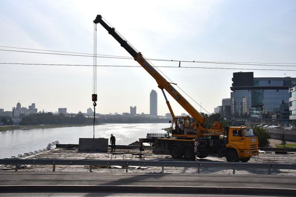 В Екатеринбурге по суду снесли незаконно установленную закусочную