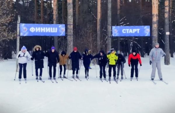 Школьники провели флешмоб в поддержку свердловских олимпийцев