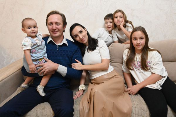 Чей домашний очаг ярче? Свердловская область открыла прием заявок на конкурс «Семья года».