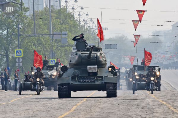 В Екатеринбурге прошел торжественный парад в честь Дня Победы