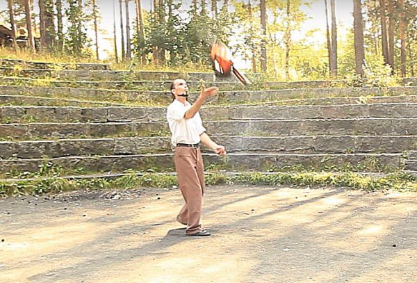 Екатеринбуржец, жонглирующий бензопилой, — в Книге рекордов России