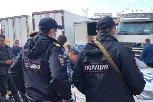 Полицейские нагрянули с проверкой на 4-ю овощебазу Екатеринбурга