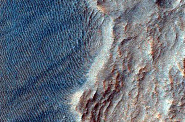 В Сети появилось более 600 новых снимков Марса
