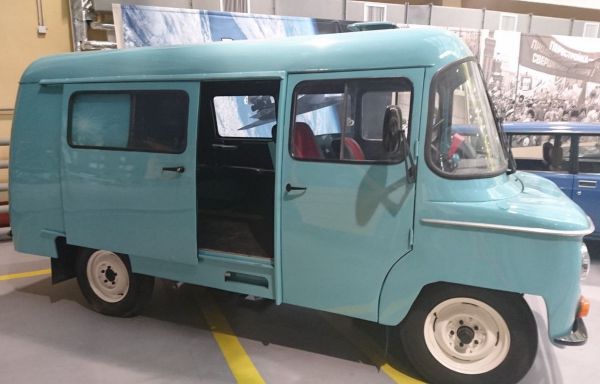 В музее УГМК появился уникальный польский микроавтобус
