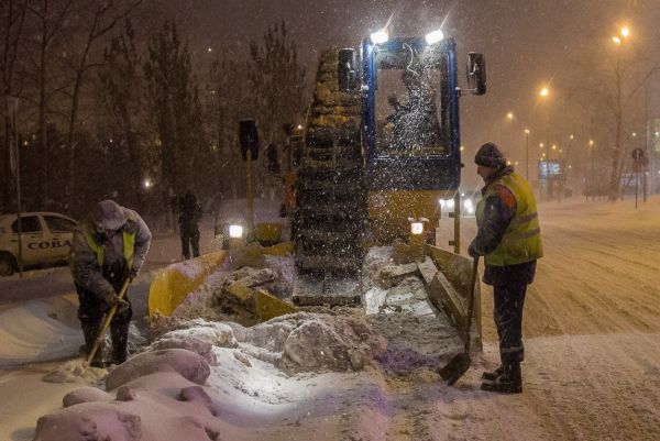 До конца недели в Екатеринбурге вывезут миллионную тонну снега