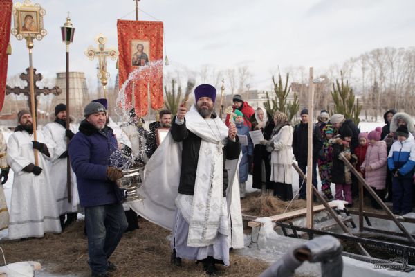 В Екатеринбурге священник освятил купель, процитировав Винни-Пуха