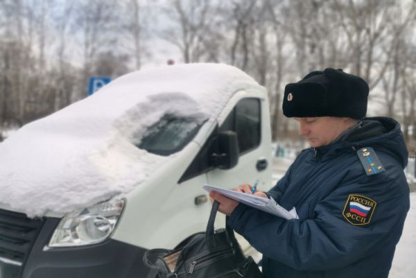 Тагильчанка получит с виновных 275 тысяч рублей за падение снега на ее автомобиль