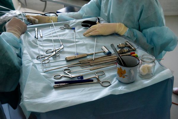 Уральские врачи удалили тромб из сосуда головного мозга 82-летней пациентки