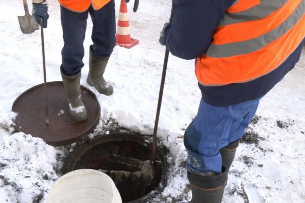 Забили трубы туго. Стало известно, что порой спускают в канализацию жители Первоуральска