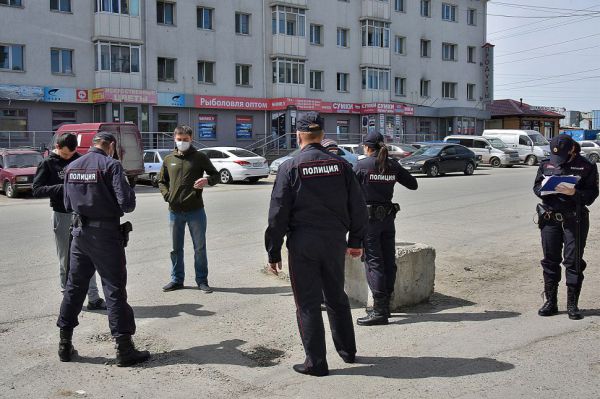  Накануне Дня Победы свердловские силовики провели рейд в центре Екатеринбурга.
