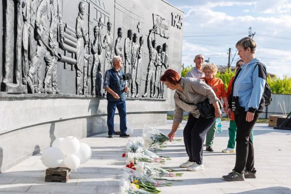 В Каменске-Уральском открыли мемориал труженикам тыла