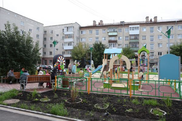 В Каменске-Уральском благоустроили двор по проекту жителей