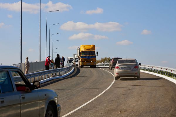 На дороги Екатеринбурга начнут наносить разметку с пупырышками
