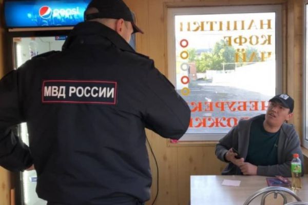 Полиция и спецназ нагрянули в кафе и на рынки Екатеринбурга. Подробности