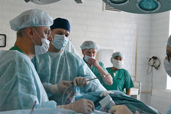 В госпитале для ветеранов войн провели уникальную для Урала операцию