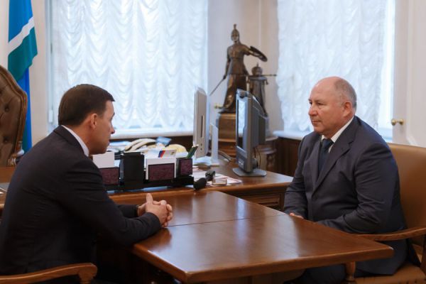 Дал первые поручения: Евгений Куйвашев встретился с новым руководителем аппарата губернатора и правительства Валерием Чайниковым