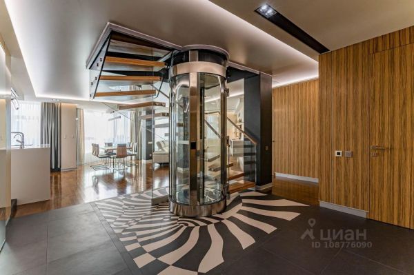В Екатеринбурге четырехэтажный пентхаус с лифтом продают за 108 миллионов