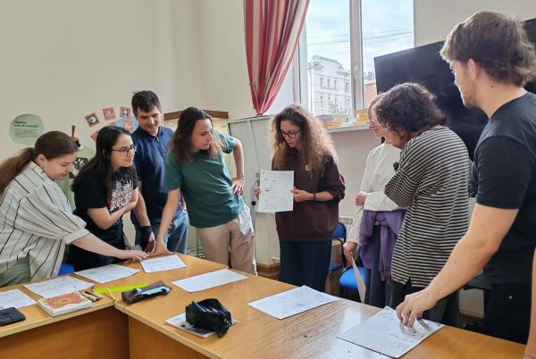 «Белинка» не молчит - она поет и спорит. Живой организм областной библиотеки: здесь говорят на шести языках, рисуют комиксы и учатся выступать на публике
