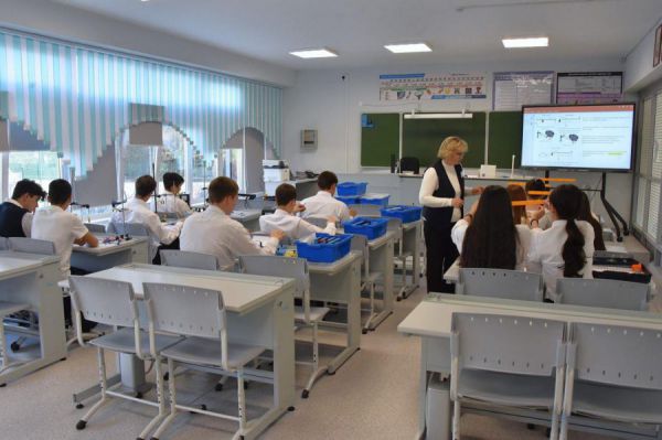 На обновление свердловских школ и детских лагерей направят более 1,5 млрд рублей