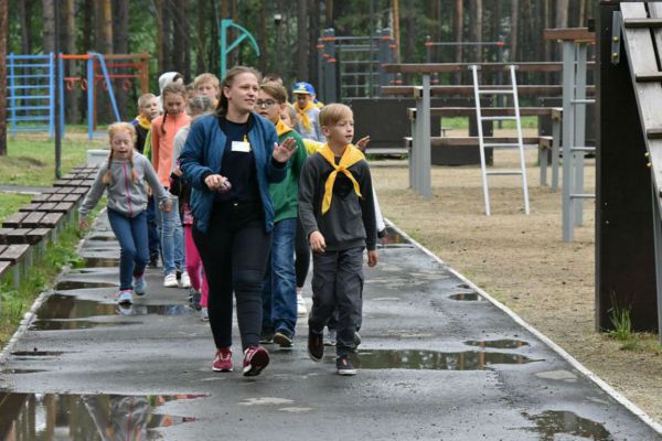 В загородных детских лагерях Среднего Урала началась первая летняя смена