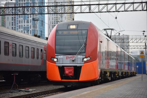В праздничные выходные марта на СвЖД будут курсировать дополнительные электрички