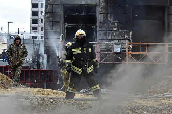 На Уктусе эвакуировали жильцов вспыхнувшей 25-этажки