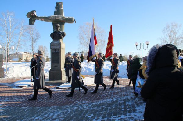 В Ирбите отметили 105-летие со дня рождения летчика-аса Григория Речкалова