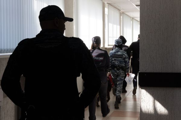 В Первоуральске будут судить двоих екатеринбуржцев за вымогательство денег и наркотиков