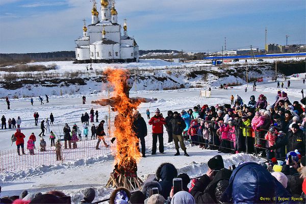 Сегодня в Екатеринбурге сожгут 6-метровое чучело. Рассказываем, где отпраздновать Масленицу