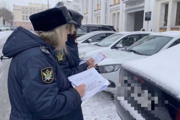 В Екатеринбурге должник подкинул приставам свой автомобиль, чтоб списать долг в 30 тысяч рублей