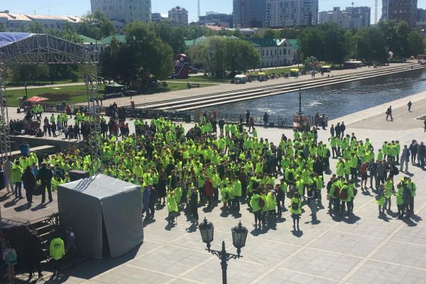 В центре Екатеринбурга разводили костёр и оказывали первую помощь