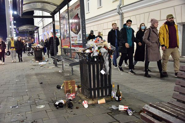 За сутки из Екатеринбурга вывезли 307 тонн грязи и 63,5 тонны мусора