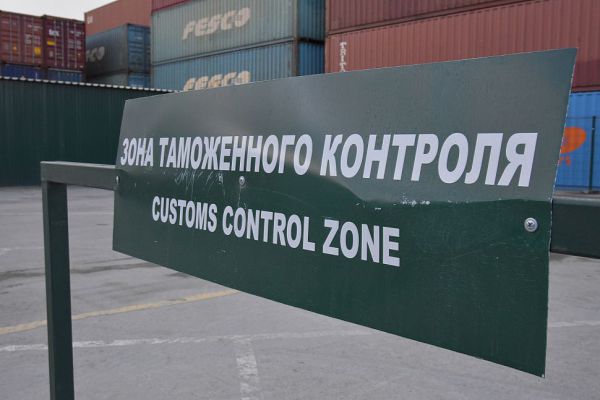 Уральские таможенники  выявили контрафакт в трех торговых точках региона