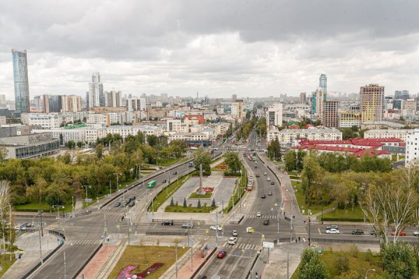В Екатеринбурге на пересечении Ленина и Московской поставят гранитные обелиски