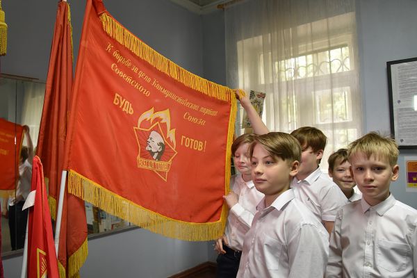 В Екатеринбурге открылась выставка, посвященная 100-летию пионерии. Фото