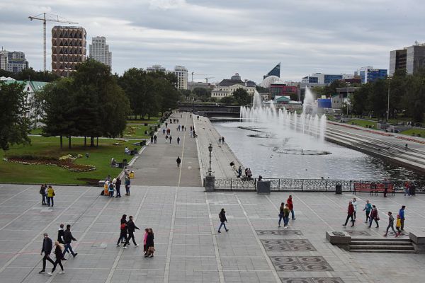 Екатеринбуржцы недовольны скучной плиткой в Историческом сквере