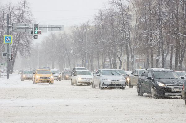 Свердловская ГИБДД предупредила водителей о снегопаде на севере области
