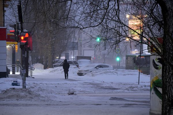 Фоторепортаж: на смену февральскому дождю в Екатеринбург пришло резкое похолодание