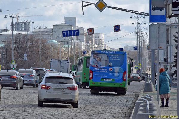 В Екатеринбурге водитель поссорился с пожилой пассажиркой и выгнал ее из автобуса