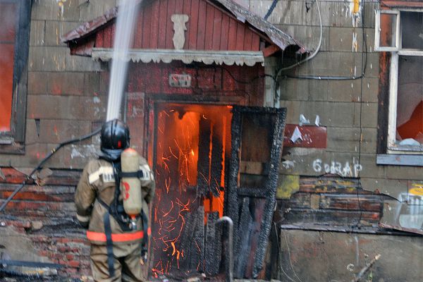 Двое мужчин сгорели в садовом домике под Карпинском