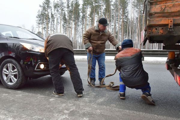 Заглох на трассе или потерялся в лесу: спасатели советуют, что делать в экстремальных условиях зимы