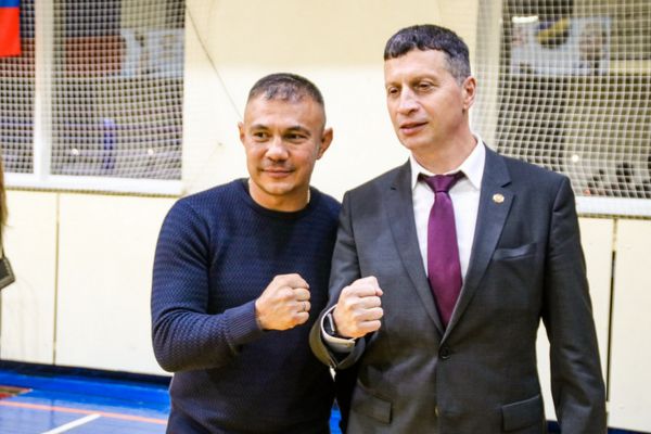 Костя Цзю открыл турнир по боксу в Серове