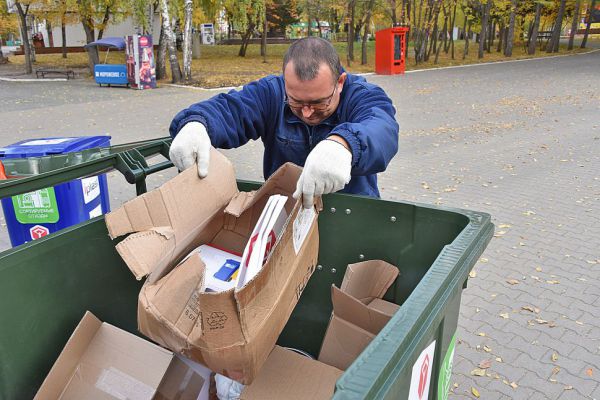 За сезон жители Екатеринбурга провели около 1000 субботников по уборке мусора